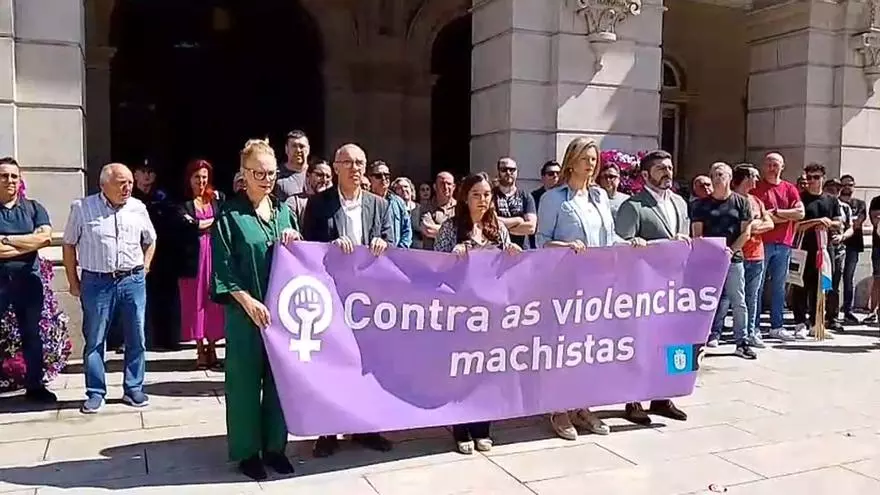 Minuto de silencio en María Pita por en crimen machista de una mujer en Cáceres