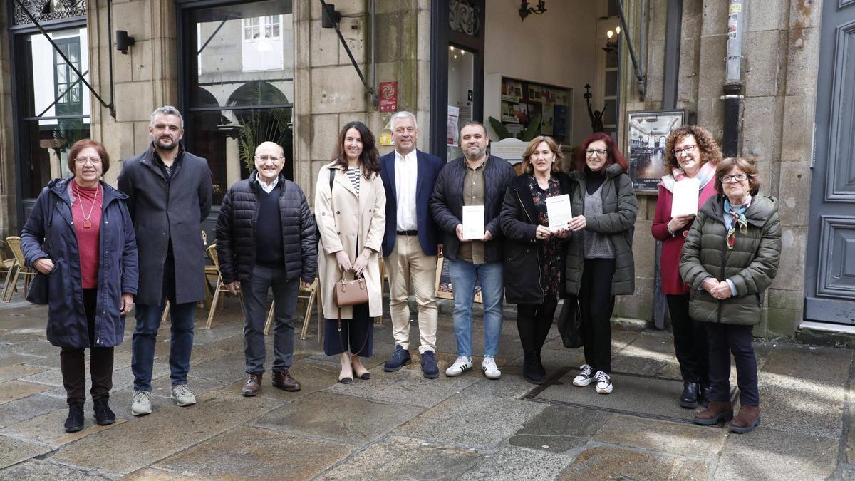 Representantes de la organización y del jurado del Premio Novela Europea Casino de Santiago