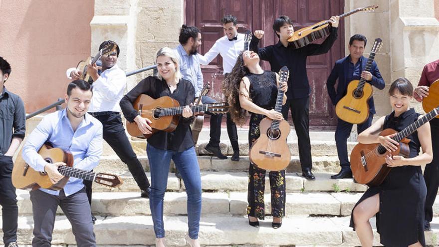 Alumnos de la última edición del Máster en Interpretación de Guitarra Clásica de la Universidad de Alicante, en el albergue San Roque.