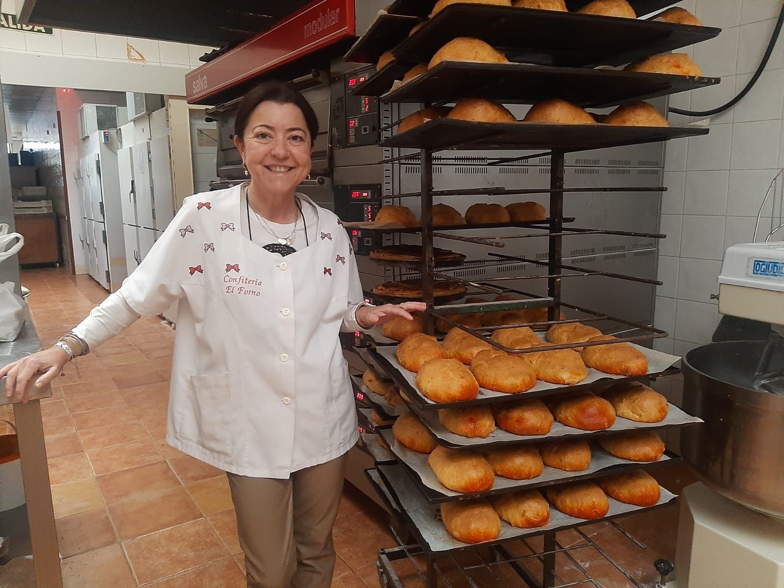 La Pola enciende les Comadres en los hornos de sus obradores