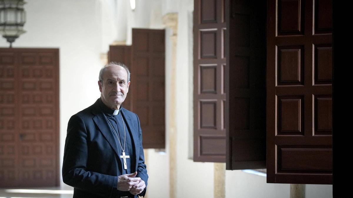 El obispo de Córdoba visitará siete hermandades de la capital este Viernes Santo