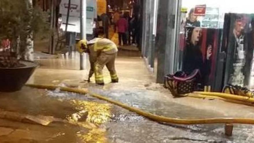 La zona inundada arran de la fuita d&#039;aigua.