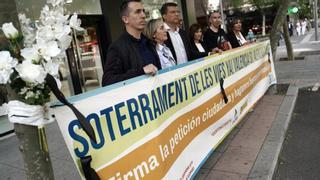 Las protestas por el soterramiento del paso a nivel de Alfafar llegan a Madrid