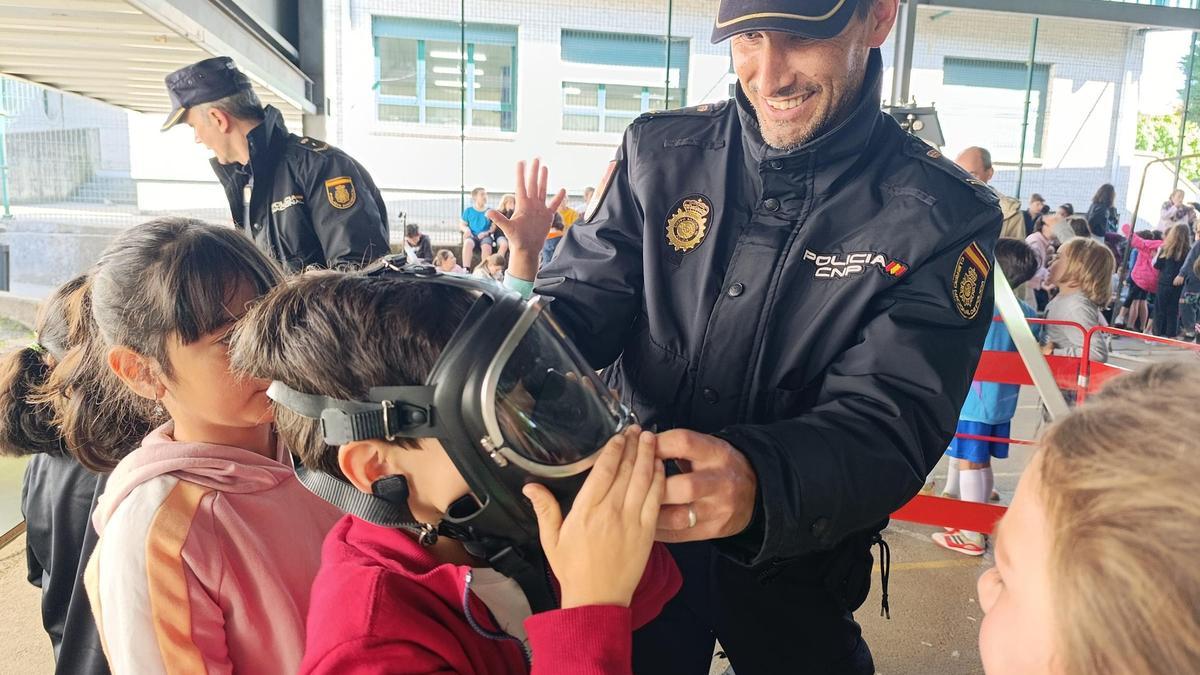 Así fue la exhibición de la Policía Nacional en el colegio de La Fresneda
