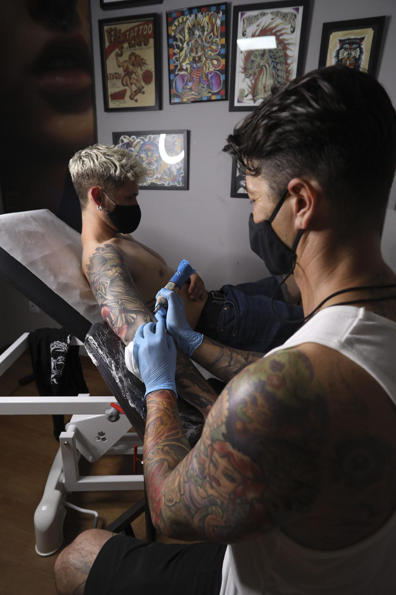 "Resiliencia": el mensaje que llega a los tatuajes tras la pandemia