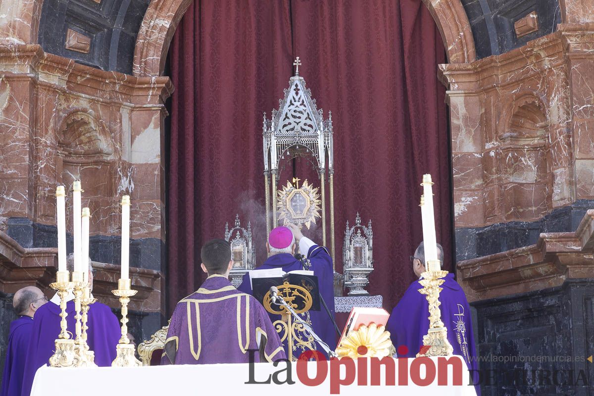 La vicaría de Cartagena, la UCAM, junto a asociaciones y peregrinos de toda España se ponen a los pies de la Vera Cruz