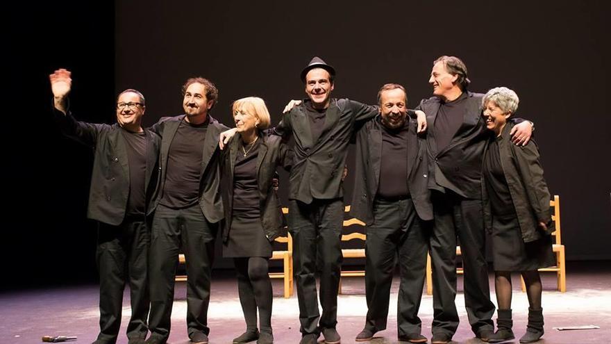 Los siete narradores del Grupo Municipal de Teatro.