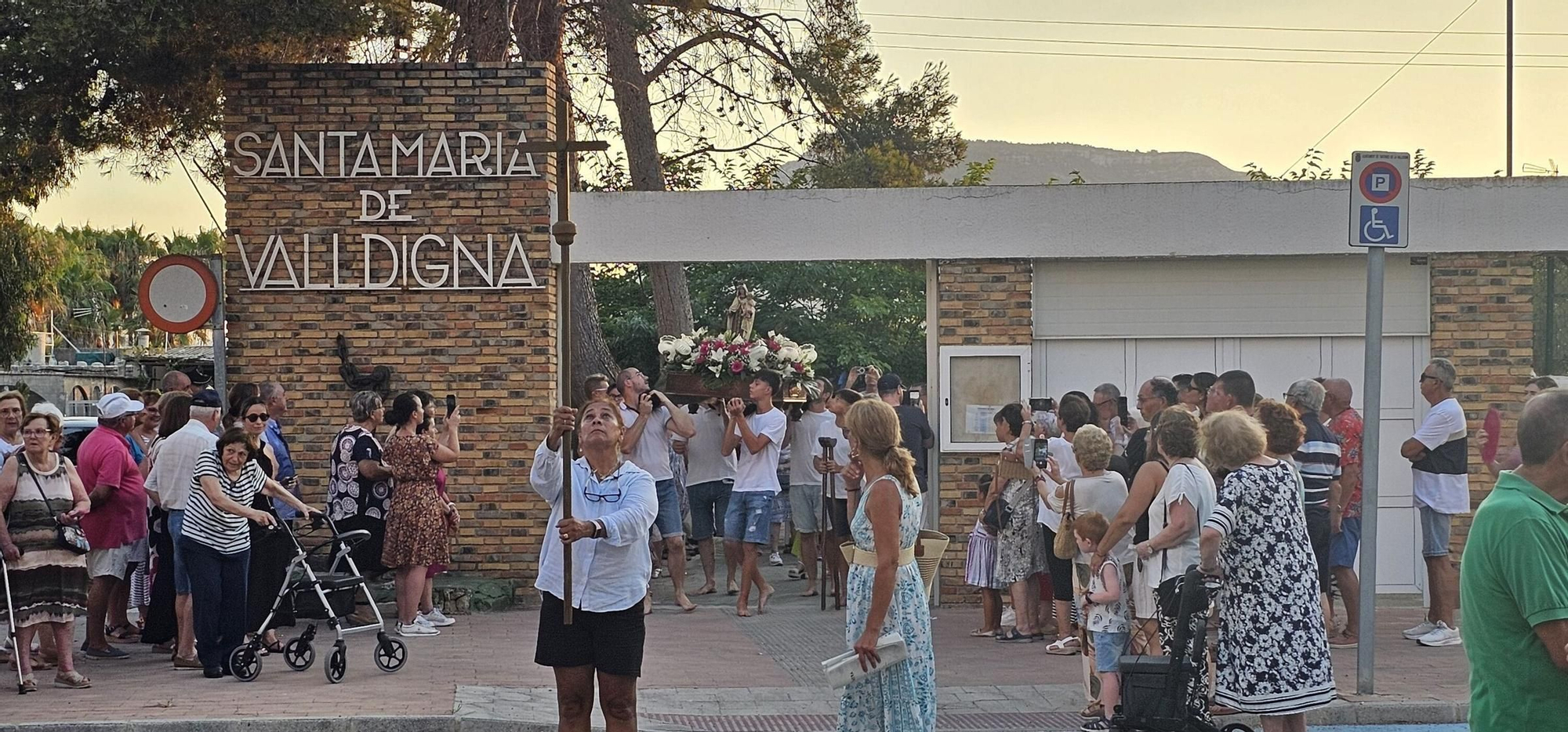 Fiesta y procesión de la Virgen del Carmen en la playa de Tavernes de la Valldigna