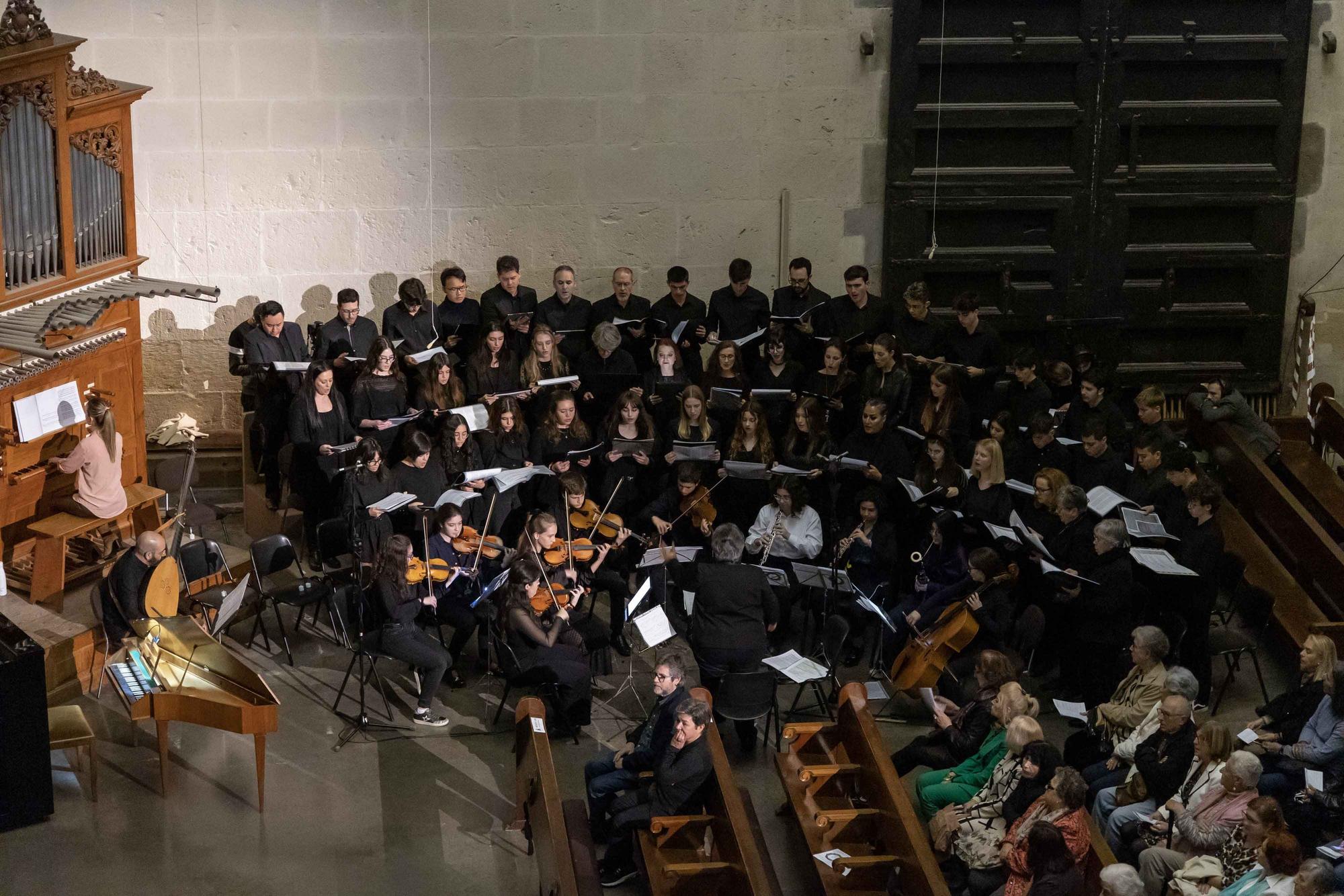 Alumnos del Conservatorio José Tomás de Alicante interpretan la Pasión en la Concatedral de San Nicolás