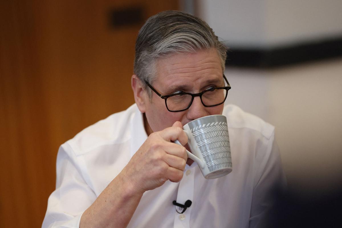 El primer ministro británico, Keir Starmer, durante la visita a un centro comunitario en Welwyn Garden City, este martes.