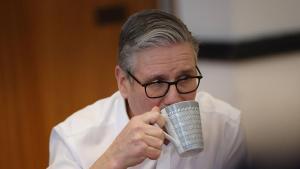 El primer ministro británico, Keir Starmer, durante la visita a un centro comunitario en Welwyn Garden City, este martes.