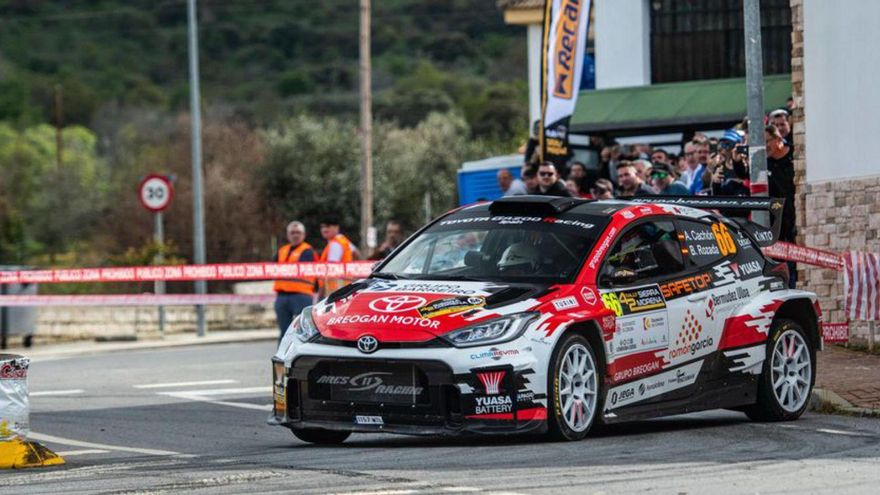 Cachón manda en el rally Sierra Morena, con &quot;Cohete&quot; segundo