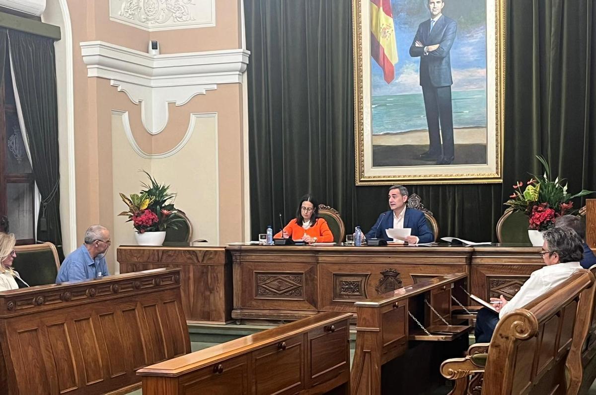 Un momento del Consejo Local de Seguridad en el Ayuntamiento de Castelló, este martes.
