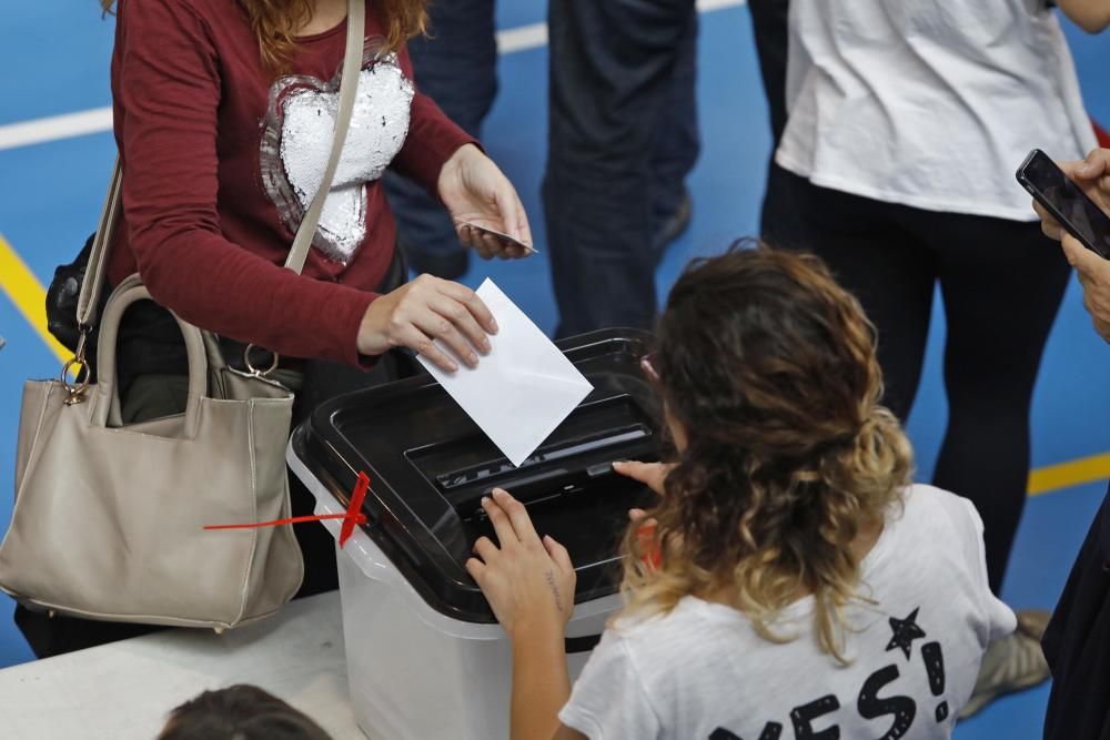 Votacions al pavelló de Santa Eugènia