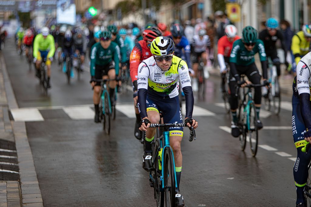 Salida de la Vuelta Ciclista a la Región de Murcia en San Javier