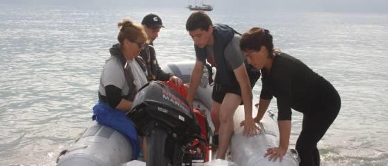 Jóvenes franceses y alfasinos disfrutaron del mar.