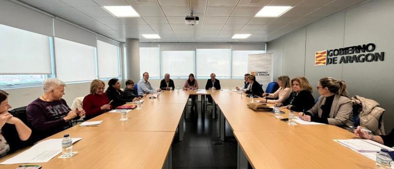 Un momento de la reunión, este martes, entre los representantes de Sanidad y los sindicatos.