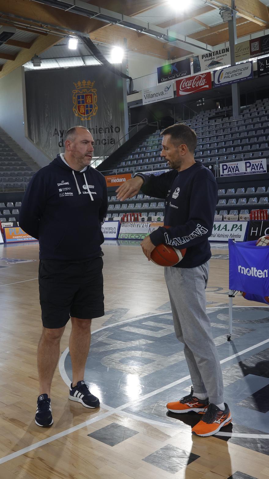 Héctor Galán y Natxo Lezkano en un entrenamiento en Palencia antes del segundo partido del play-off