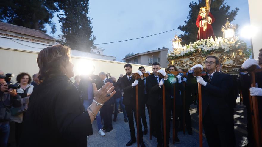 Una saeta acompaña al Jesús del Gran Poder en su traslado a la iglesia de San Nicolás