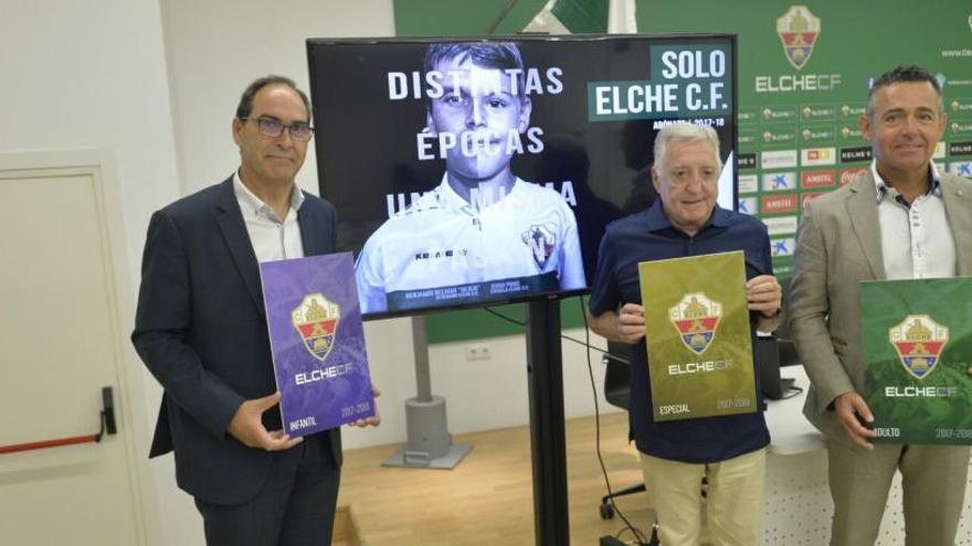 Diego García, acompañado de los consjeros Nohales y Maruenda, durante la presentación de la campaña de abonos