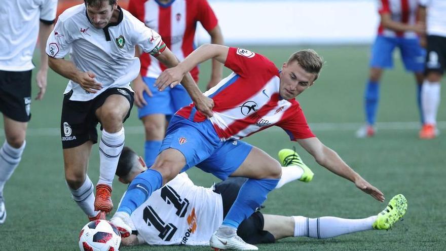 El rojiblanco Bogdan, durante un partido del Sporting B.