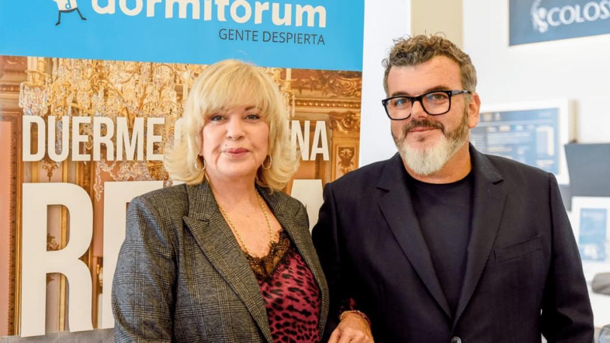 Alexis Amaya, CEO fundador de Dormitorum, junto a Bárbara Rey en la presentación de la campaña.
