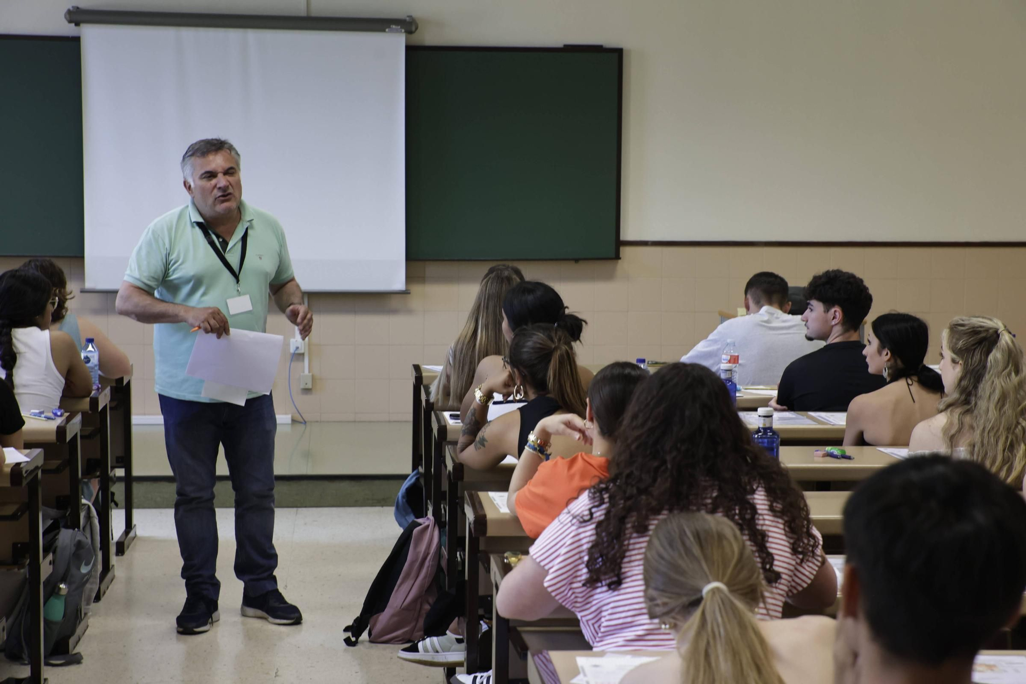 EN IMÁGENES: Así fue el primer día de la prueba extraordinaria de la EBAU 2024 en Asturias