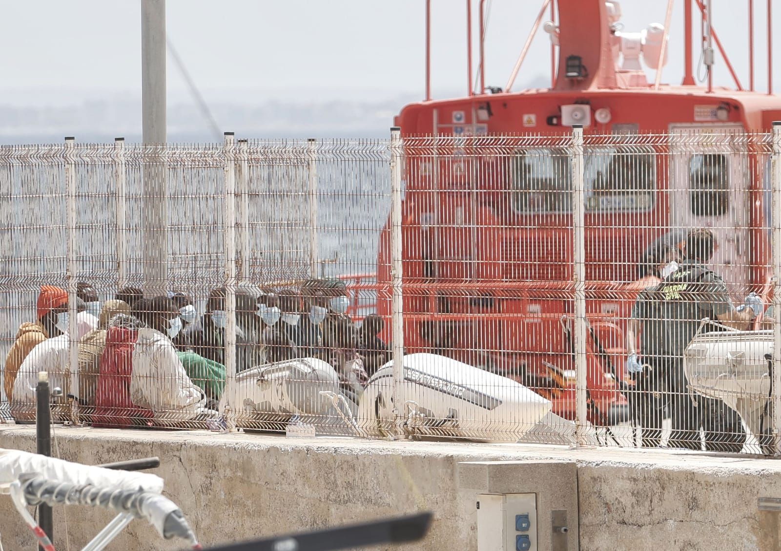 Rescatan una patera en Cabrera con veinte adultos, un discapacitado y tres niños pequeños