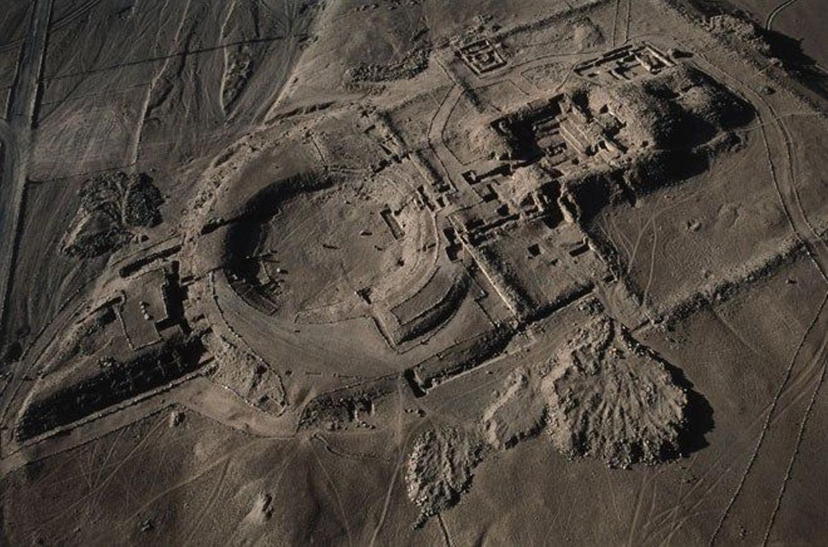 Los restos de la antigua ciudad de Caral