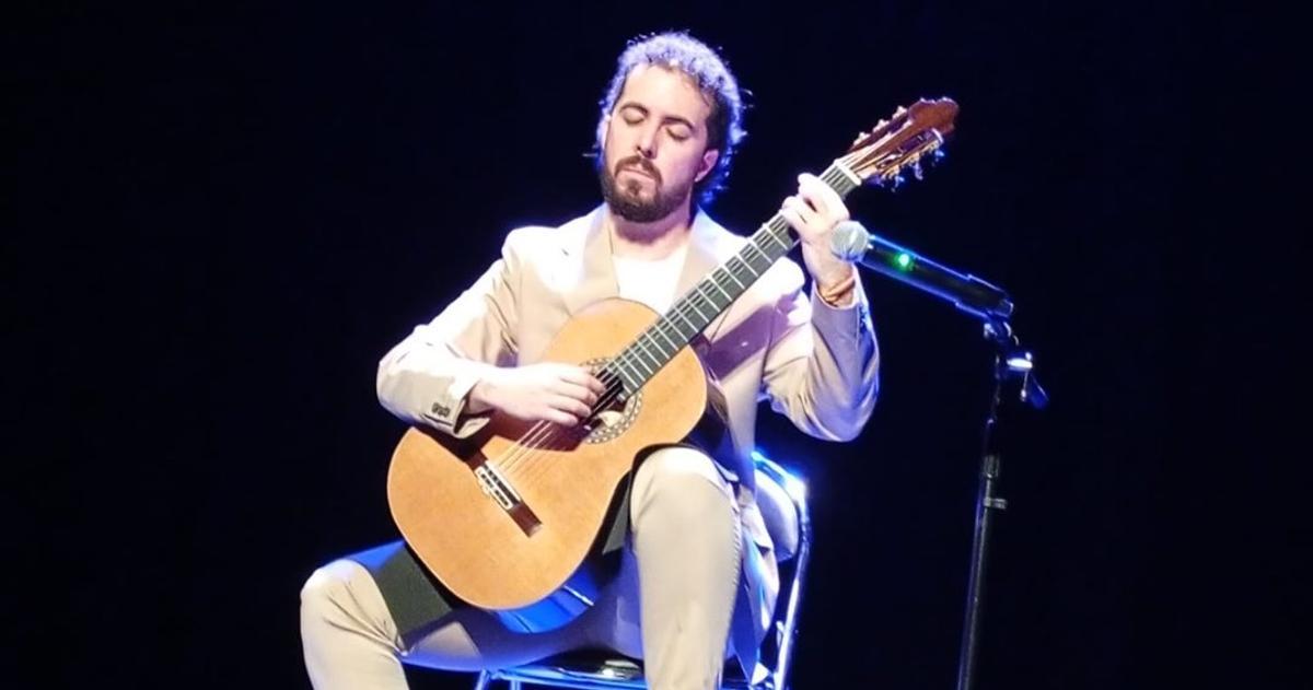 Pablo Menéndez durante su actuación en el teatro Toreno a finales de marzo.