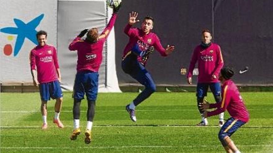 Un moment de l&#039;entrenament d&#039;ahir del Barça a la Ciutat Esportiva de Sant Joan Despí.