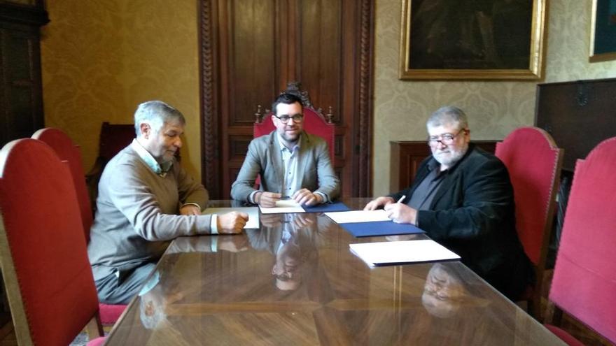 Firma del convenio entre Antoni Noguera y Joan Font.