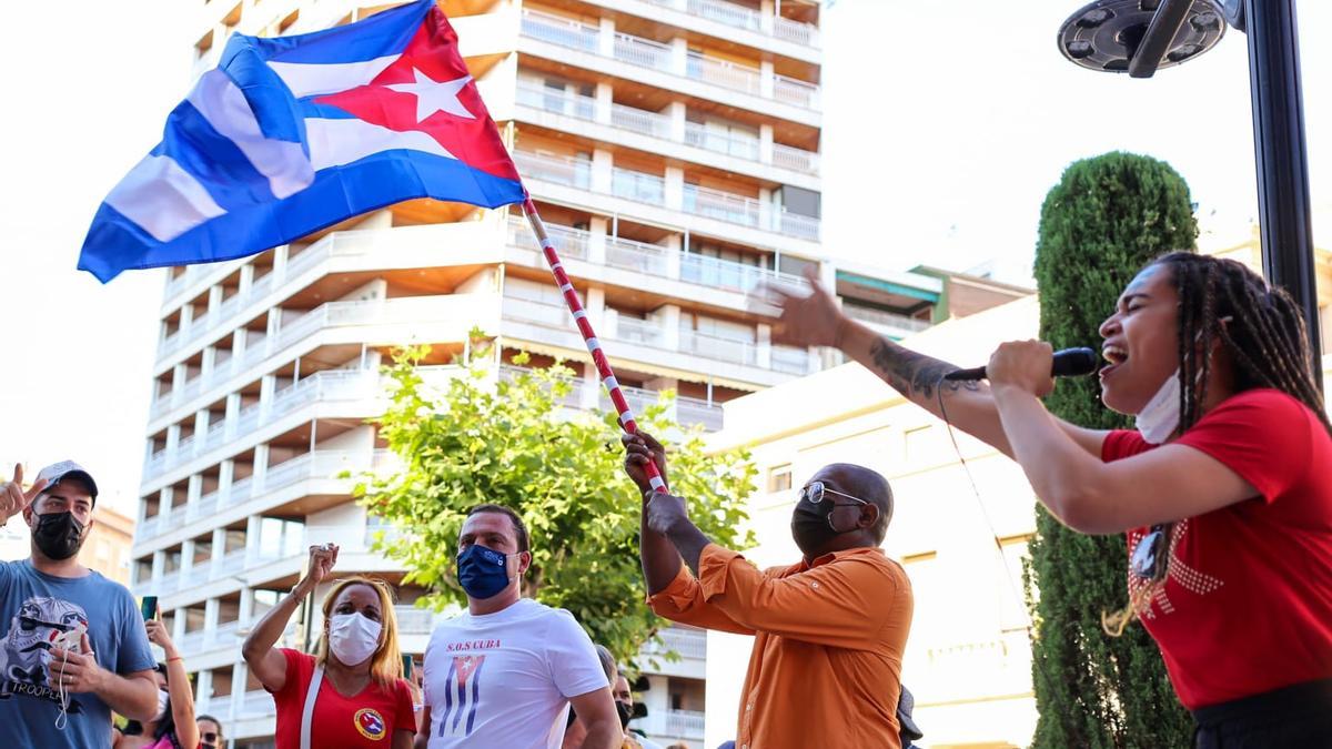 Los cubanos de Castelló alzan la voz por la libertad de sus familias.