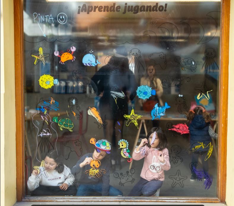 Talleres infantiles en el mercado de Tapinería