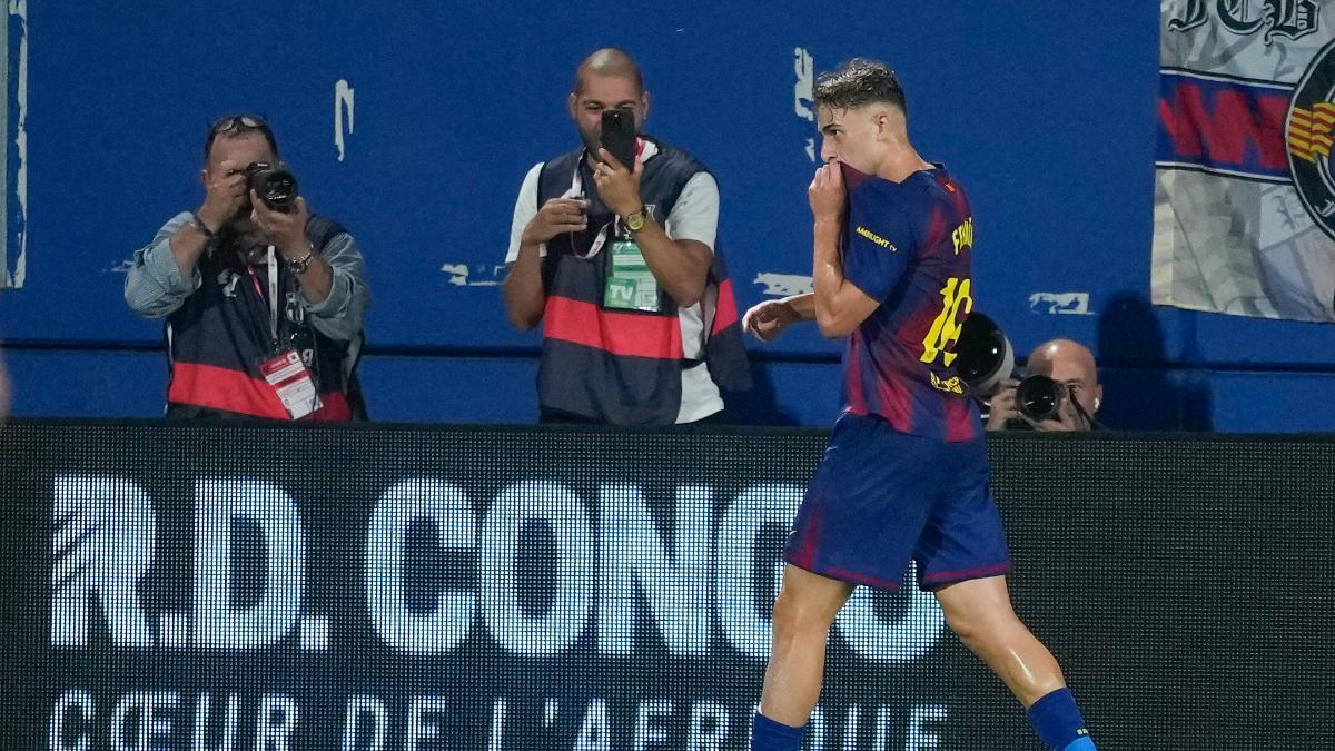 Fermín se besó el escudo ante el Valencia