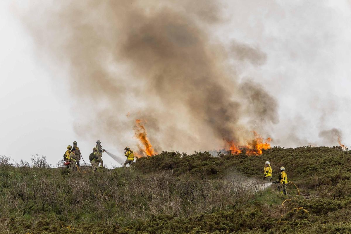 El fuego, un aliado en la prevención de las llamas: «Reduce la carga y nos da margen de seguridad
