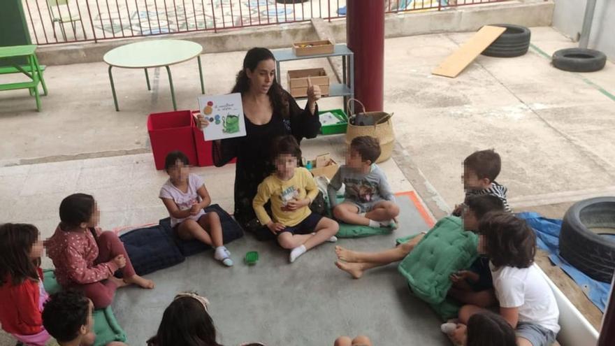 Clases a la intemperie en Monteagudo por los retrasos de las aulas prefabricadas
