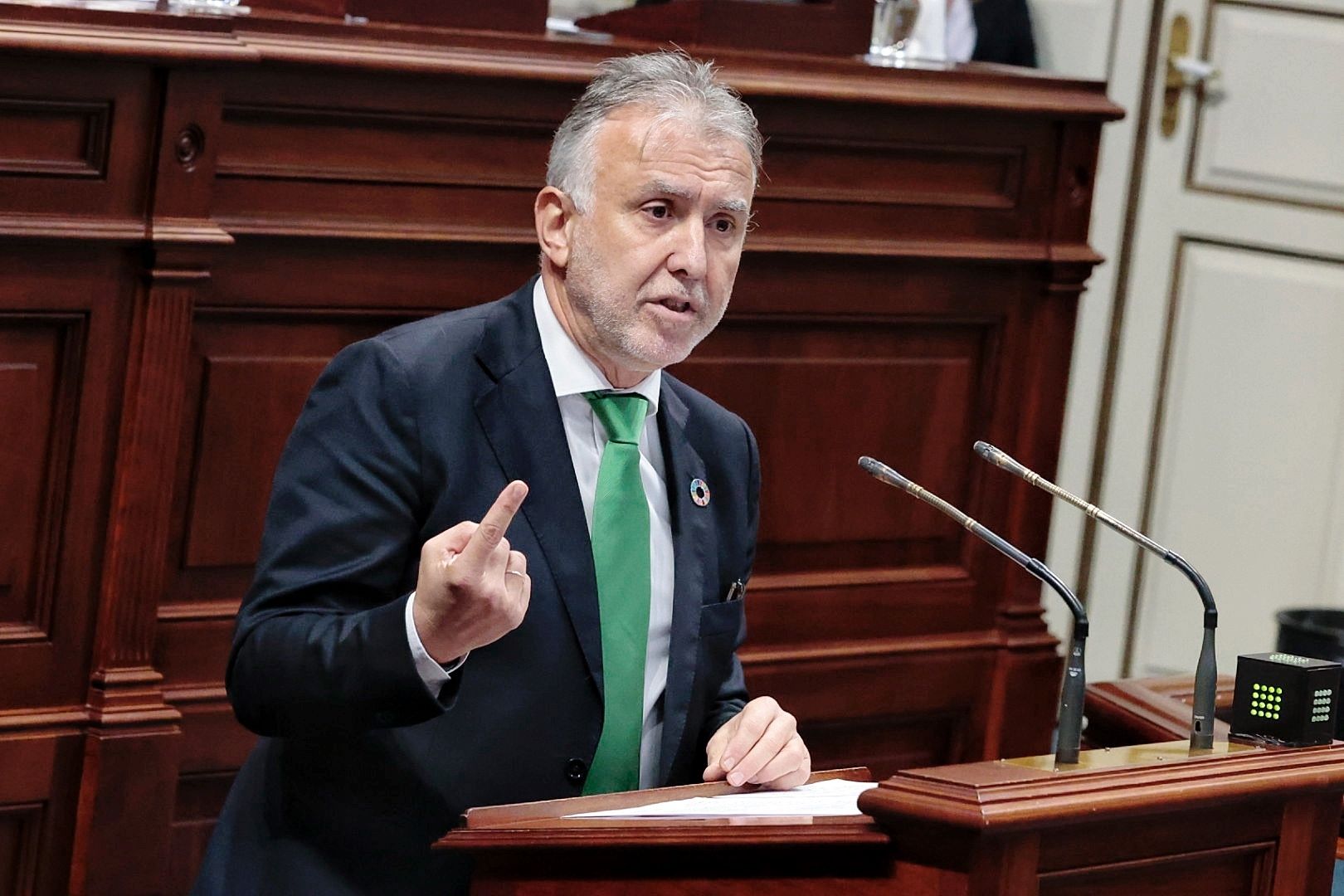 Ángel Víctor Torres, durante una intervención en un pleno del Parlamento de Canarias.