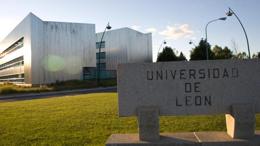La Universidad León condena las novatadas en las que se subastaron alumnos desnudos