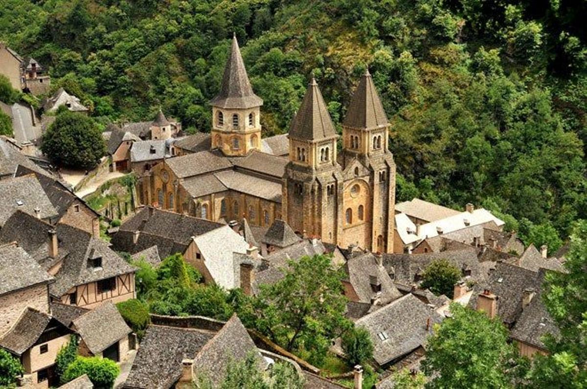 Iglesia abacial de Sainte-Foy de Conques, en el departamento del Aveyron.