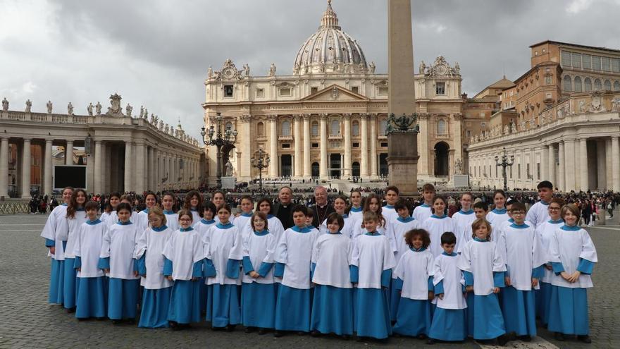 Blauet-Kinderchor von Mallorca singt in Rom für den Papst