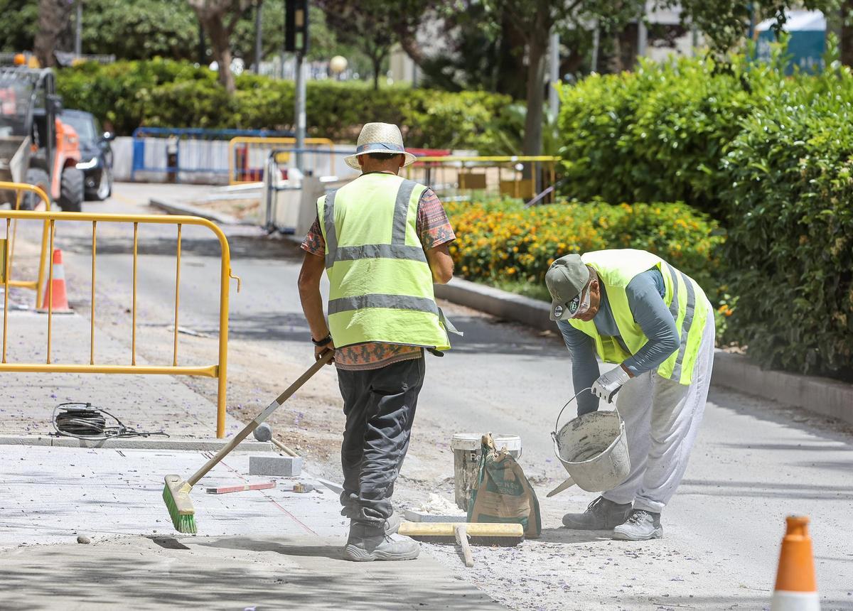 Trabajadores en una obra de Alicante.