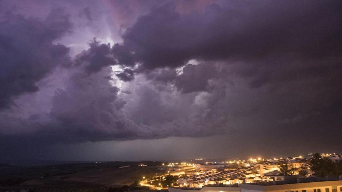 Vista de la tormenta derivada de una gota fría.