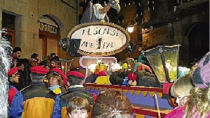 La comitiva, amb el fèretre de la difunta reina Carnestoltes, va començar a la plaça del Ruc