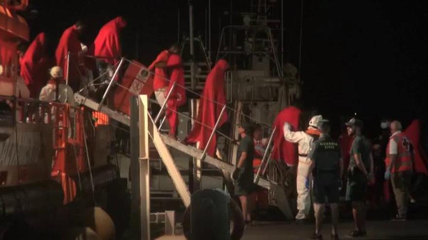 Rescatada una patera con 27 inmigrantes en el mar de Alborán