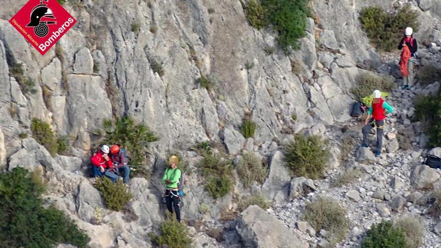 Rescatado un joven en el Puig Campana tras caerle una piedra en la cabeza