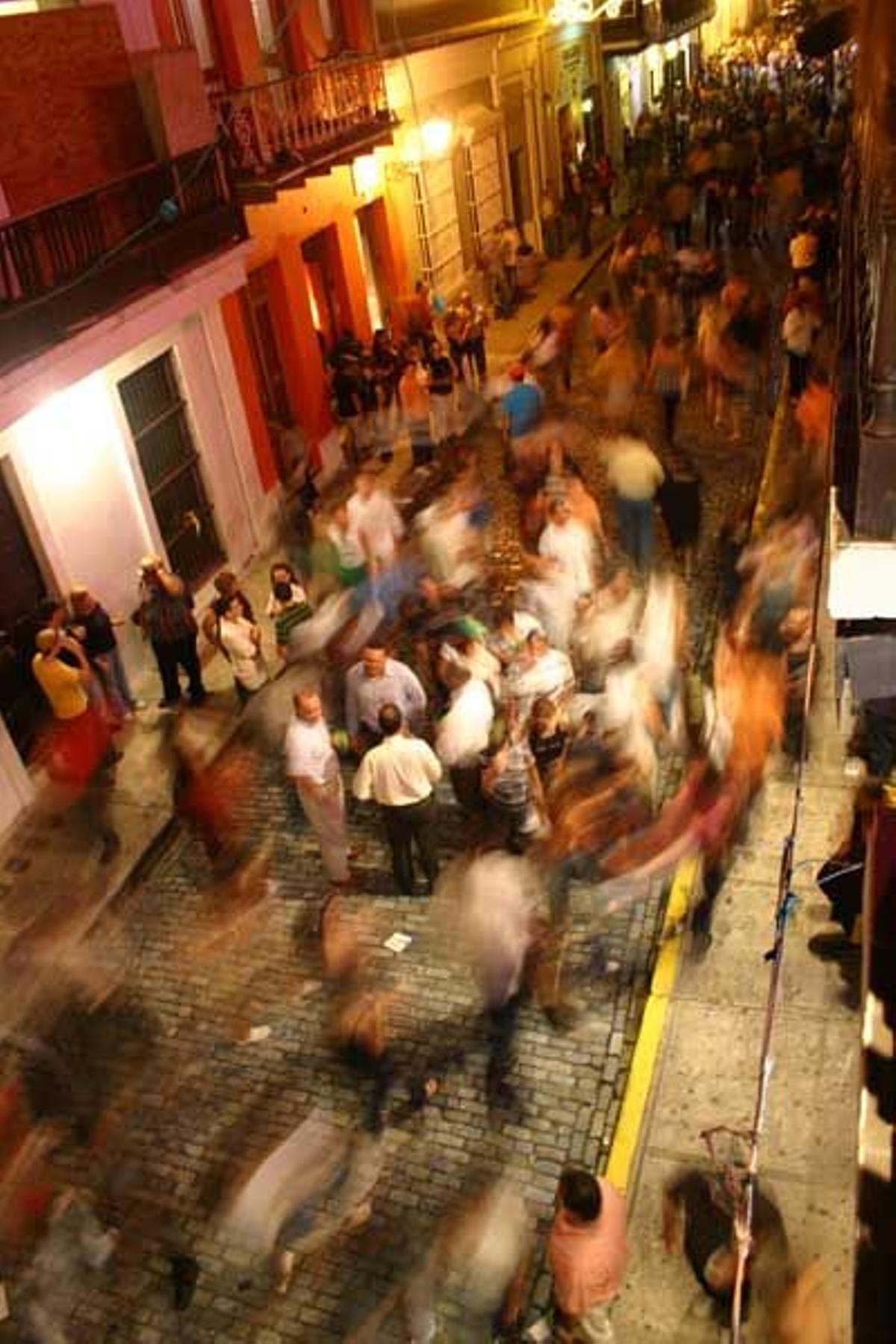 Fiesta y calle se unen en una ciudad con alma propia.