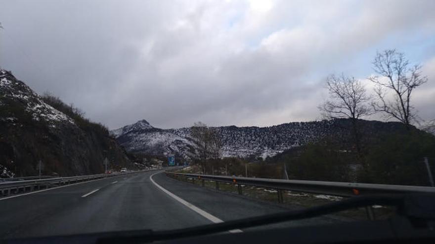 Así se circulaba esta tarde por la autopista del Huerna