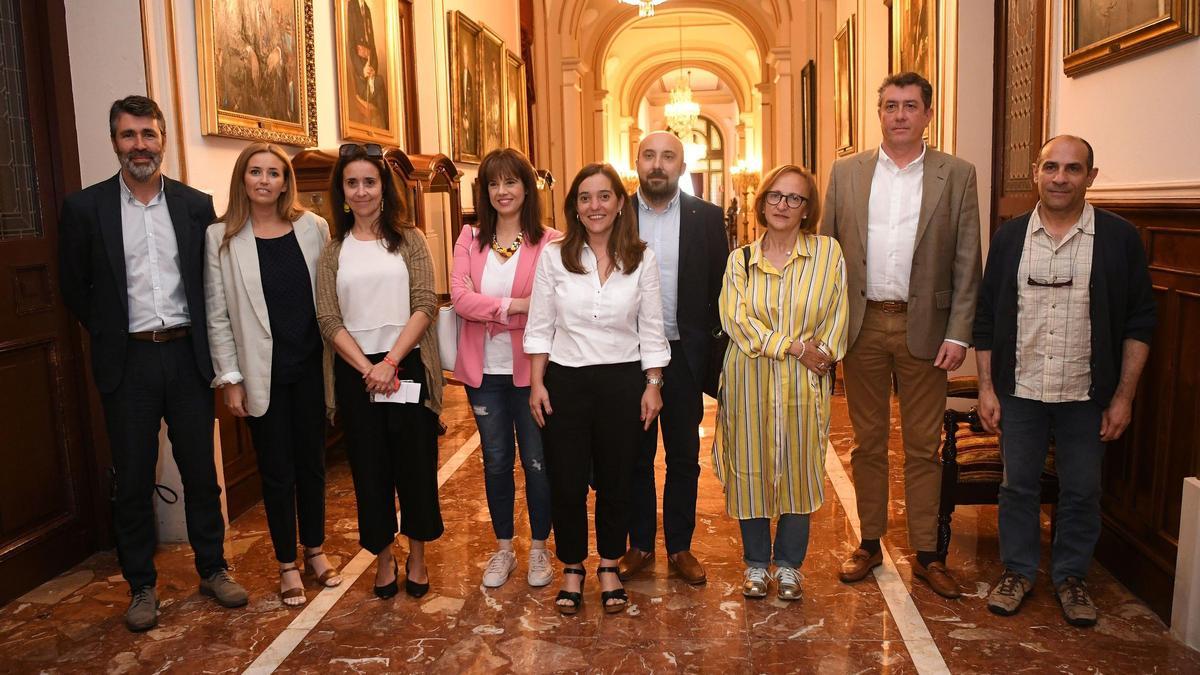Inés Rey y Lage Tuñas flanqueados por Eva Martínez Acón (izquierda) y Esther Fontán (derecha)