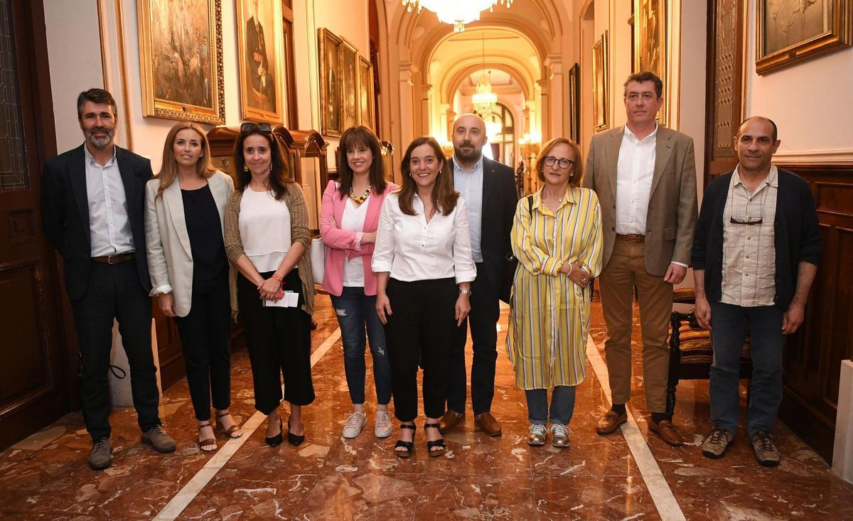 Inés Rey y Lage Tuñas flanqueados por Eva Martínez Acón (izquierda) y Esther Fontán (derecha).